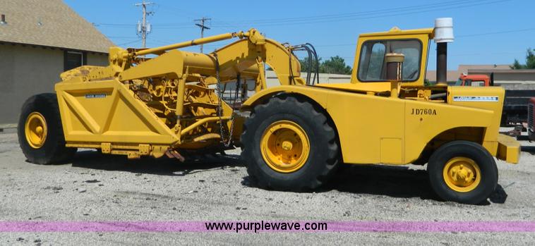 image for item AD9220 John Deere 760A paddle scraper