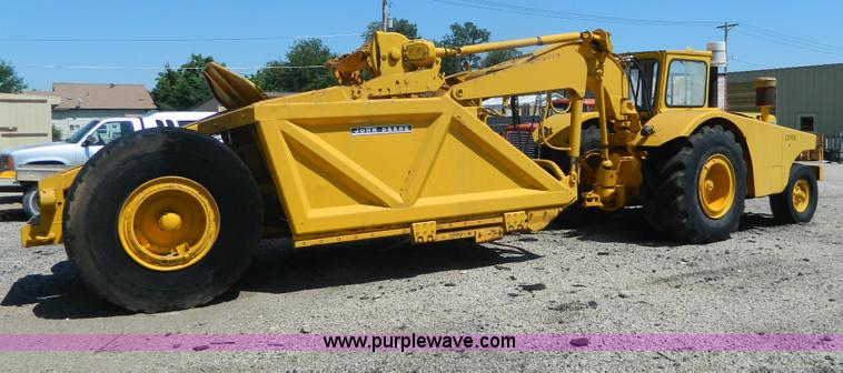 image for item AD9220 John Deere 760A paddle scraper