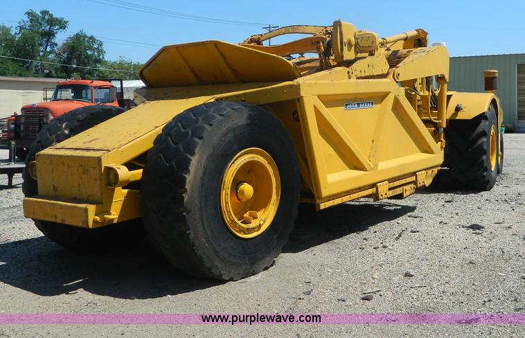 image for item AD9220 John Deere 760A paddle scraper