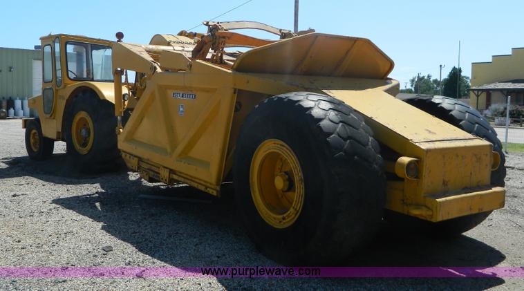 image for item AD9220 John Deere 760A paddle scraper