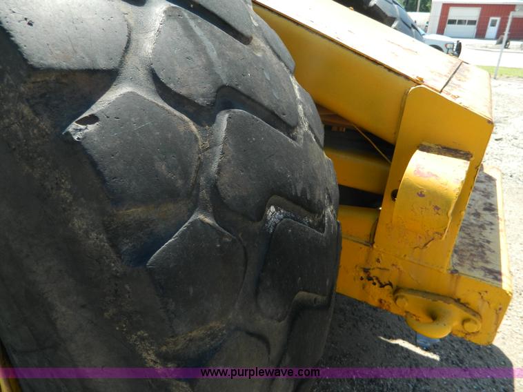 image for item AD9220 John Deere 760A paddle scraper