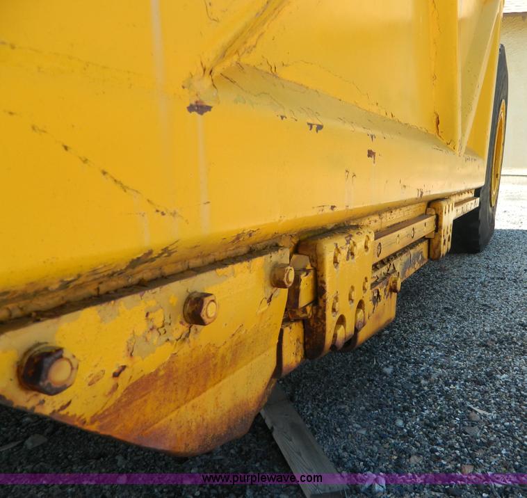 image for item AD9220 John Deere 760A paddle scraper