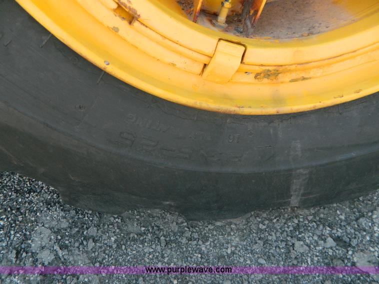 image for item AD9220 John Deere 760A paddle scraper