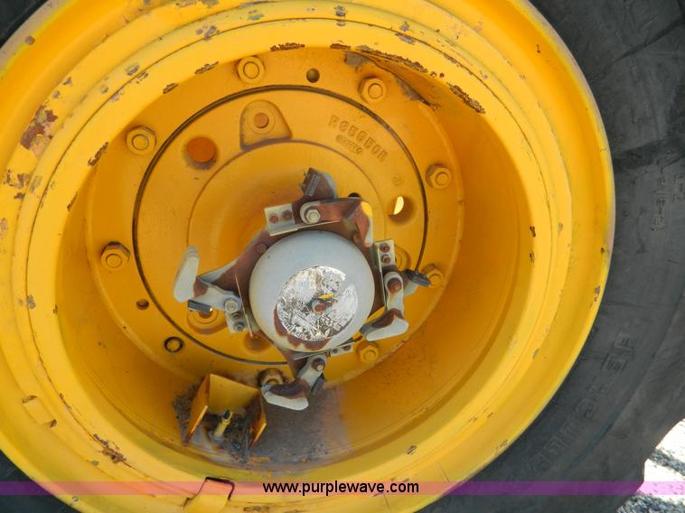 image for item AD9220 John Deere 760A paddle scraper