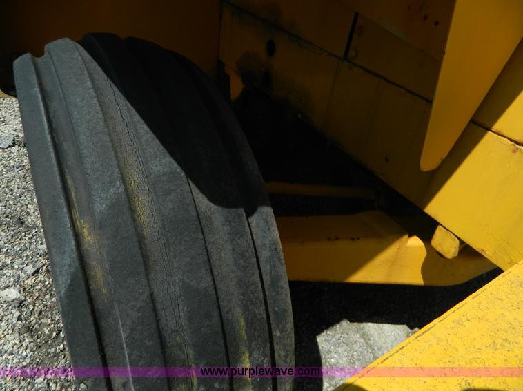 image for item AD9220 John Deere 760A paddle scraper