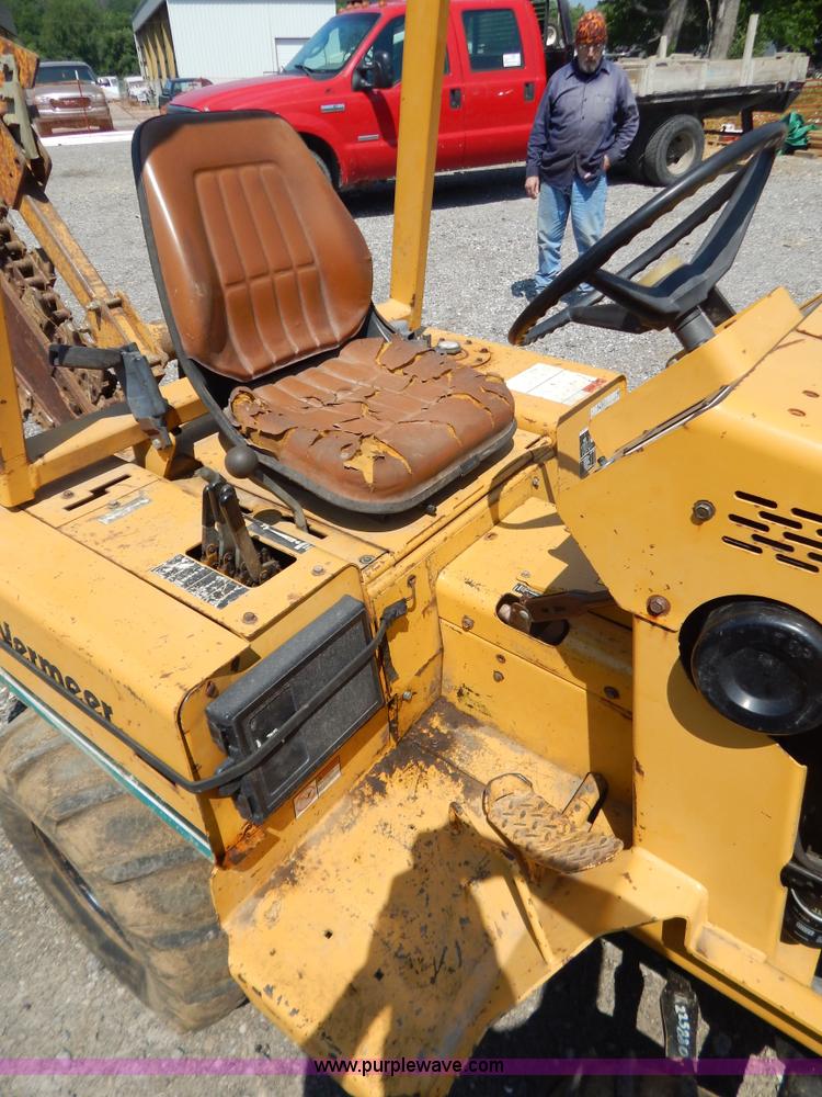 image for item AE9765 1995 Vermeer V3550 trencher