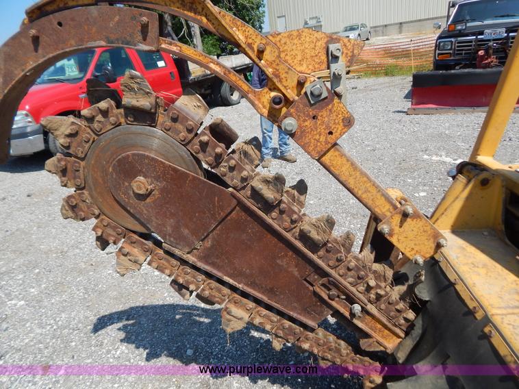 image for item AE9765 1995 Vermeer V3550 trencher