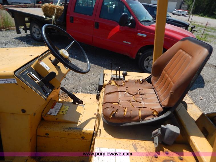 image for item AE9765 1995 Vermeer V3550 trencher