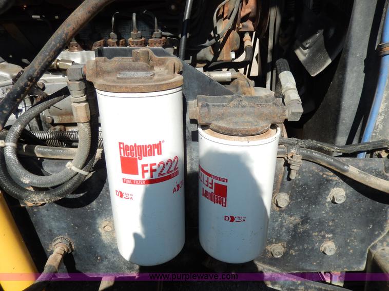 image for item D8169 1986 Mack RS686LS barrel dump truck