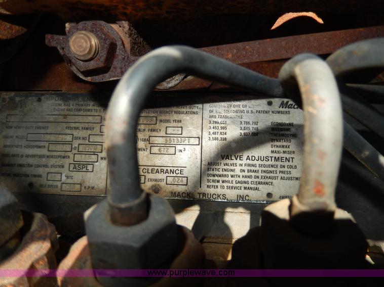 image for item D8169 1986 Mack RS686LS barrel dump truck