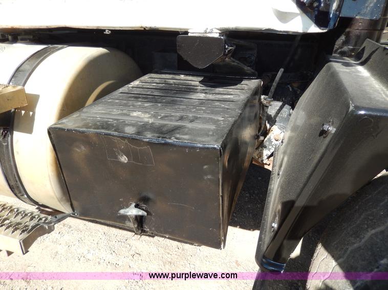 image for item D8169 1986 Mack RS686LS barrel dump truck