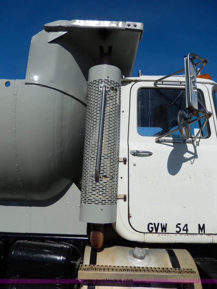 image for item D8169 1986 Mack RS686LS barrel dump truck
