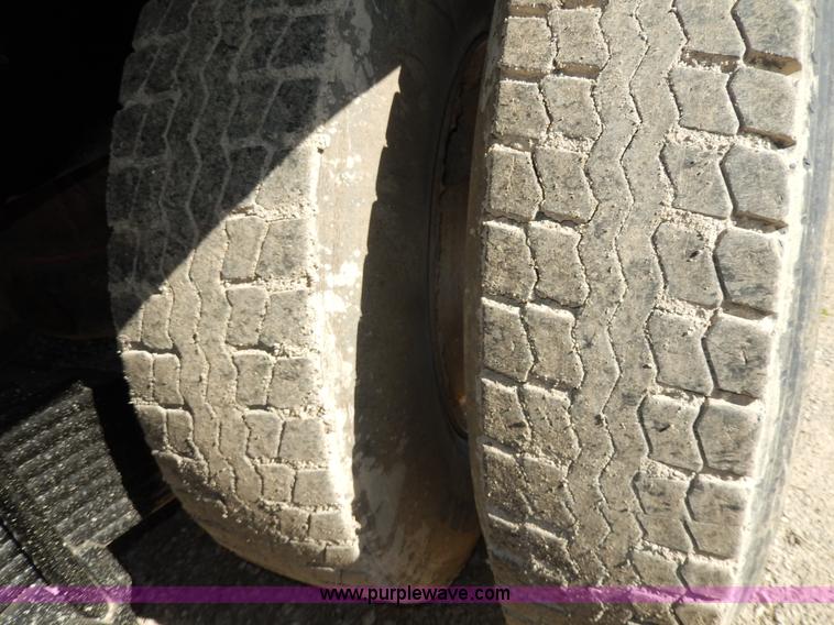 image for item D8169 1986 Mack RS686LS barrel dump truck