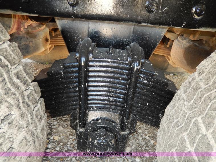 image for item D8169 1986 Mack RS686LS barrel dump truck