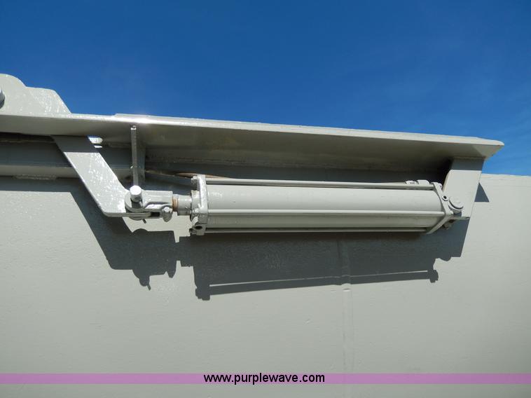 image for item D8169 1986 Mack RS686LS barrel dump truck