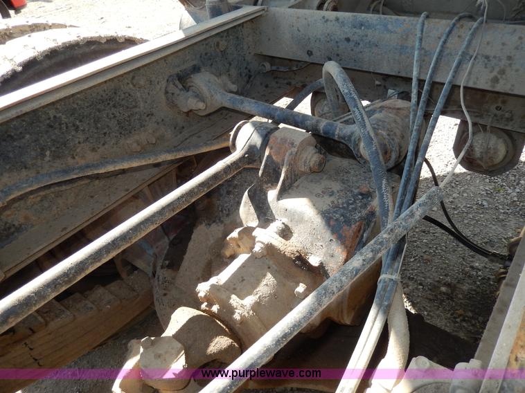 image for item D8169 1986 Mack RS686LS barrel dump truck