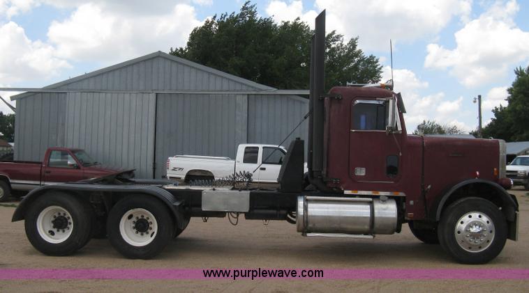 image for item D8464 1982 Freightliner FLC120 semi truck