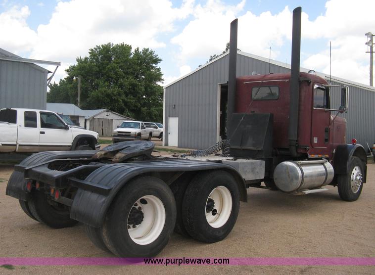 image for item D8464 1982 Freightliner FLC120 semi truck