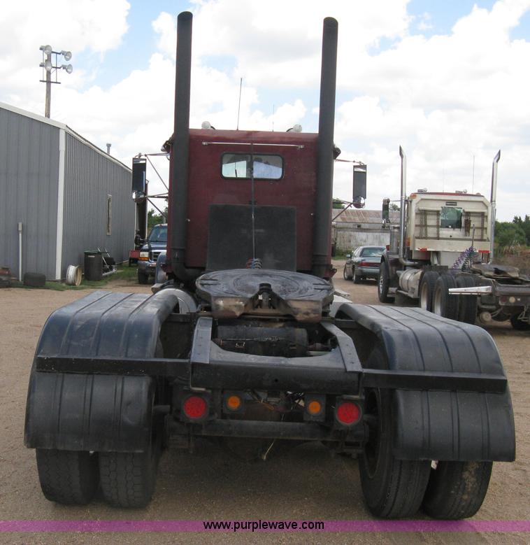 image for item D8464 1982 Freightliner FLC120 semi truck