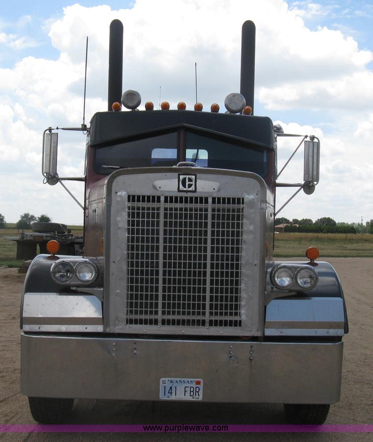 image for item D8464 1982 Freightliner FLC120 semi truck