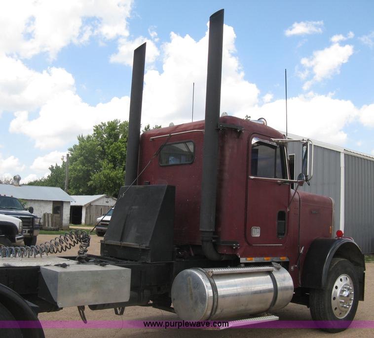 image for item D8464 1982 Freightliner FLC120 semi truck