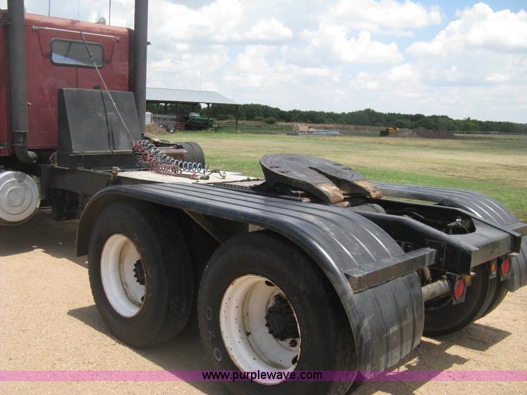 image for item D8464 1982 Freightliner FLC120 semi truck