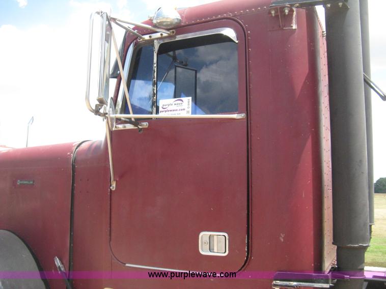 image for item D8464 1982 Freightliner FLC120 semi truck