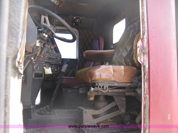 image for item D8464 1982 Freightliner FLC120 semi truck