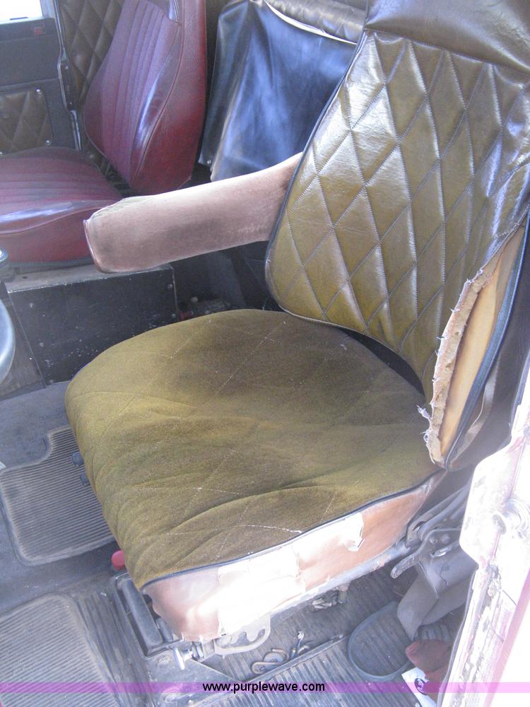 image for item D8464 1982 Freightliner FLC120 semi truck