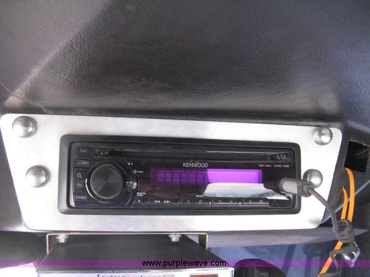 image for item D8464 1982 Freightliner FLC120 semi truck