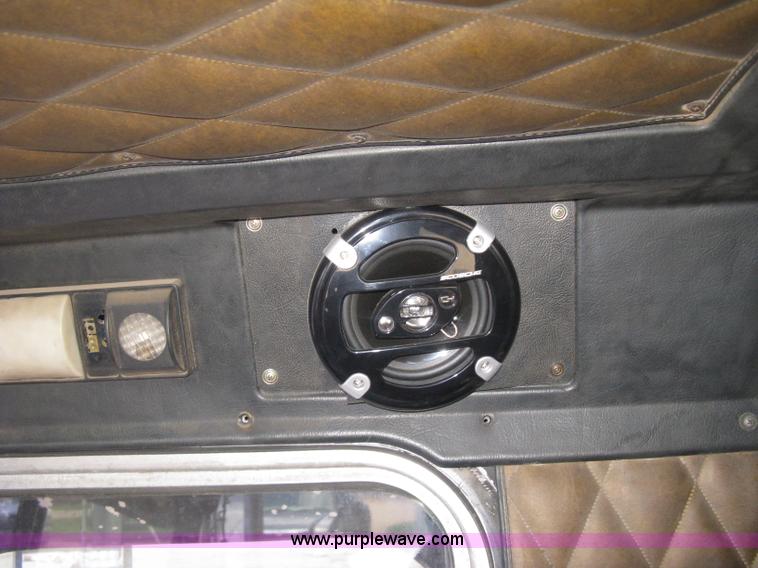 image for item D8464 1982 Freightliner FLC120 semi truck