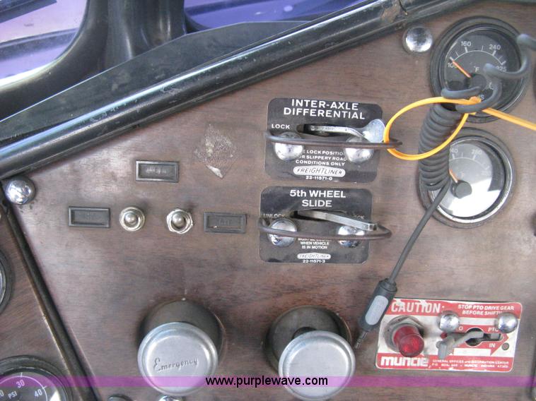 image for item D8464 1982 Freightliner FLC120 semi truck