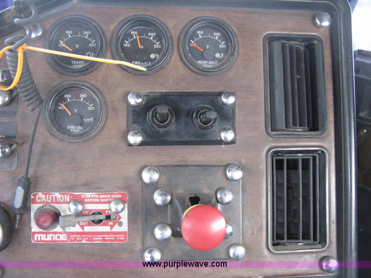 image for item D8464 1982 Freightliner FLC120 semi truck