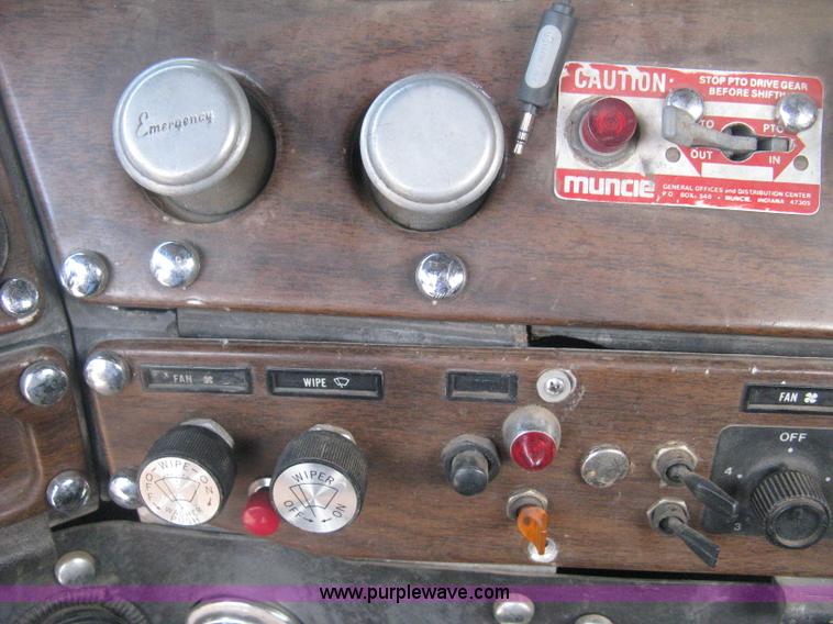 image for item D8464 1982 Freightliner FLC120 semi truck