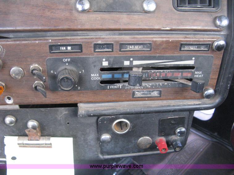 image for item D8464 1982 Freightliner FLC120 semi truck