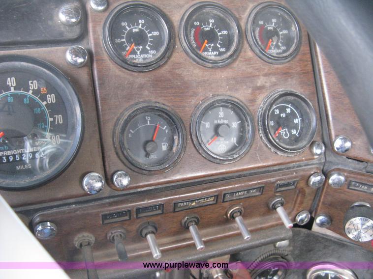 image for item D8464 1982 Freightliner FLC120 semi truck