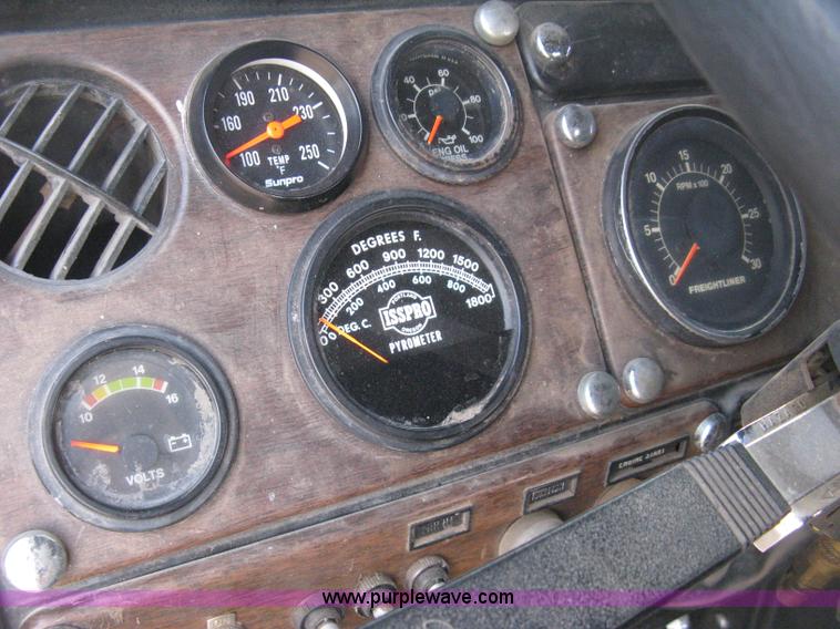 image for item D8464 1982 Freightliner FLC120 semi truck