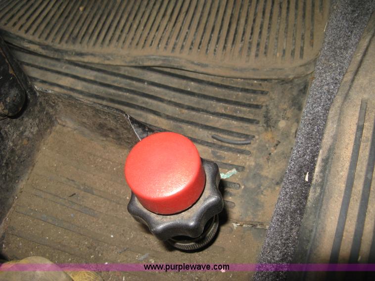 image for item D8464 1982 Freightliner FLC120 semi truck