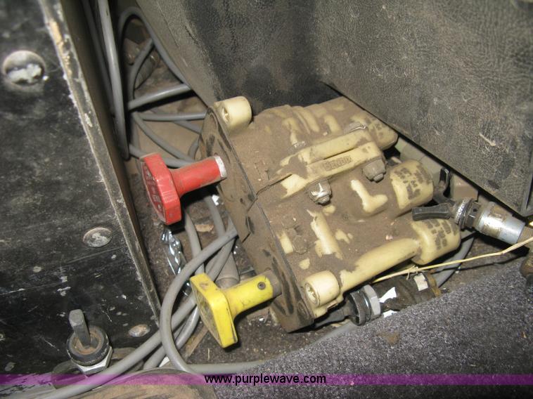 image for item D8464 1982 Freightliner FLC120 semi truck