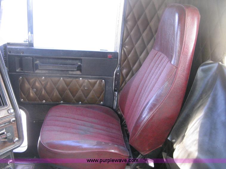 image for item D8464 1982 Freightliner FLC120 semi truck