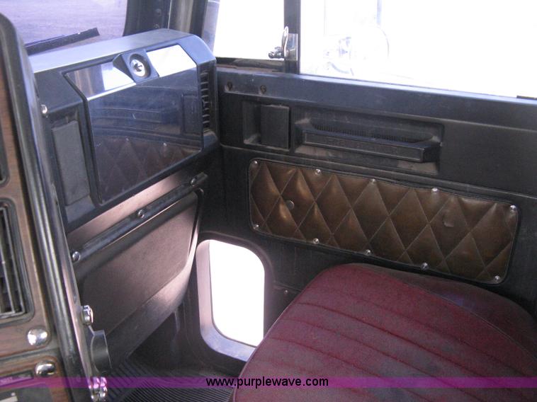 image for item D8464 1982 Freightliner FLC120 semi truck