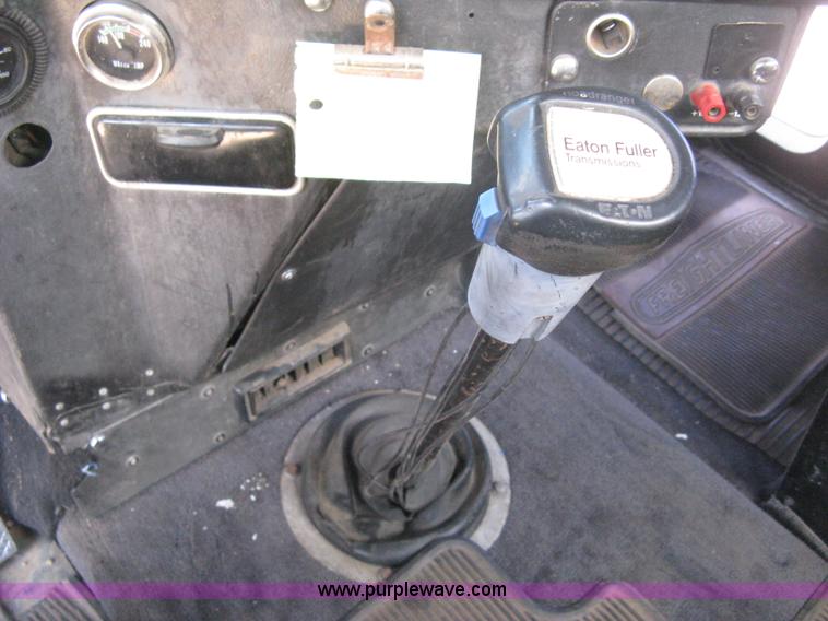 image for item D8464 1982 Freightliner FLC120 semi truck