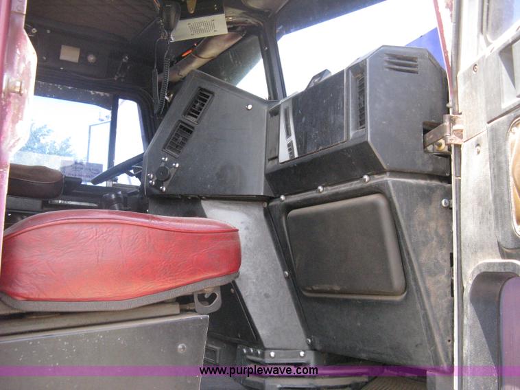 image for item D8464 1982 Freightliner FLC120 semi truck