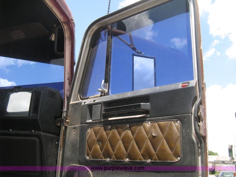 image for item D8464 1982 Freightliner FLC120 semi truck