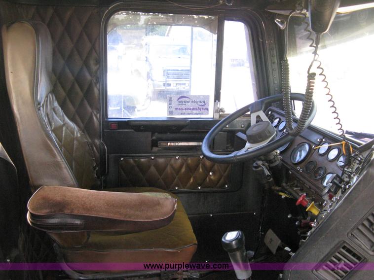 image for item D8464 1982 Freightliner FLC120 semi truck