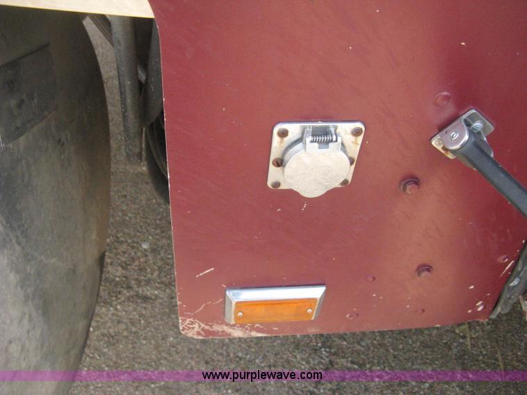 image for item D8464 1982 Freightliner FLC120 semi truck