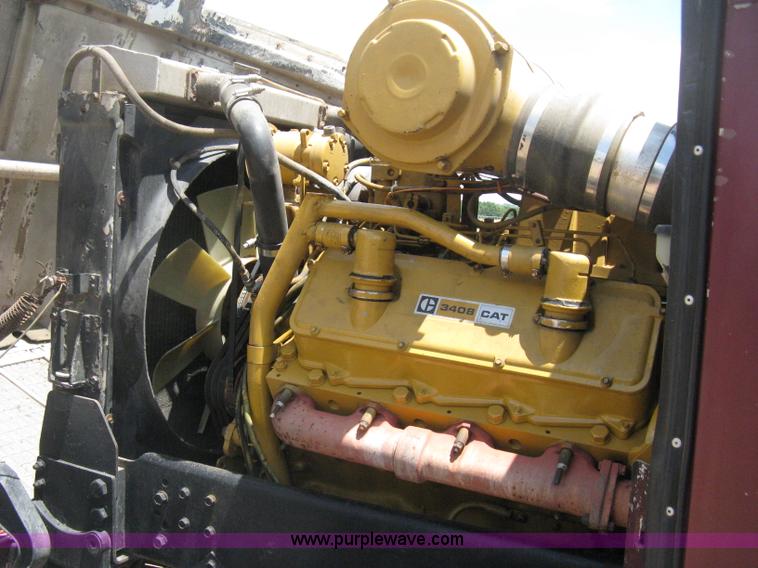 image for item D8464 1982 Freightliner FLC120 semi truck