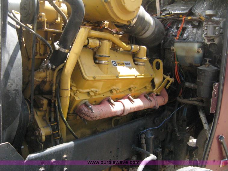 image for item D8464 1982 Freightliner FLC120 semi truck