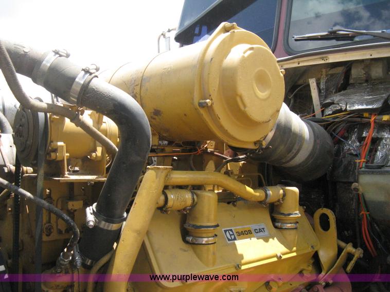 image for item D8464 1982 Freightliner FLC120 semi truck