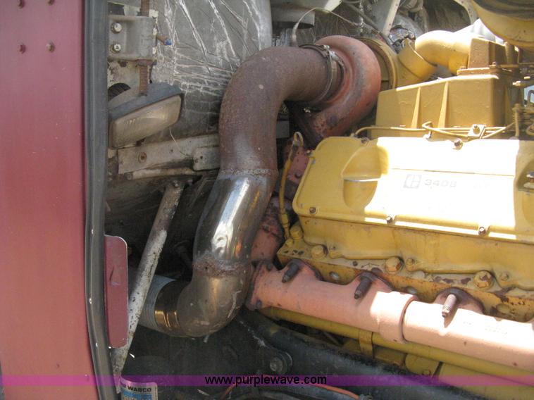 image for item D8464 1982 Freightliner FLC120 semi truck